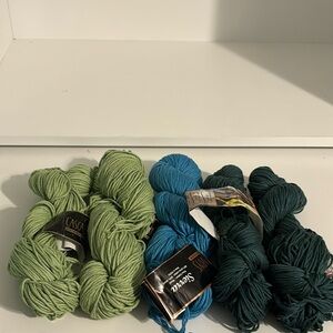 NWT Sierra Worsted yarn from Cascade. Bundle of 5 3.5 oz hanks
